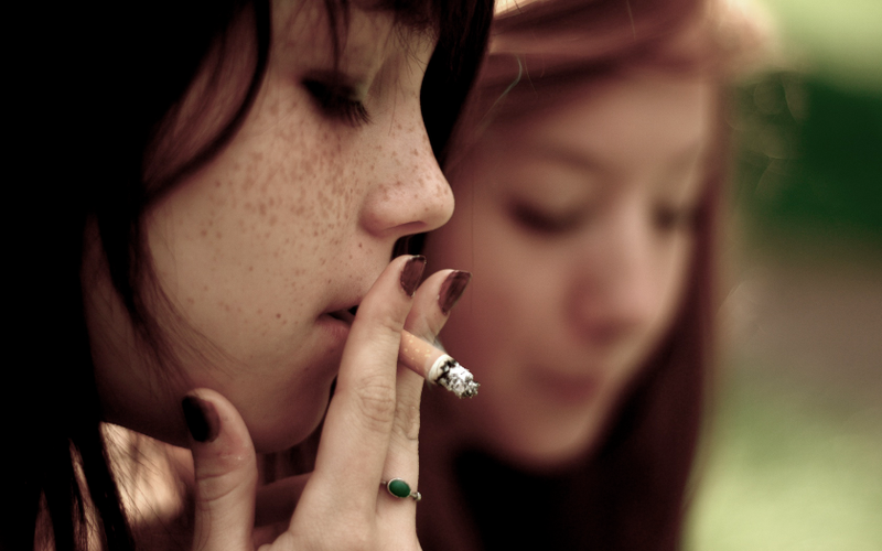 Illustration for article titled Common Reasons Why People Start Smoking